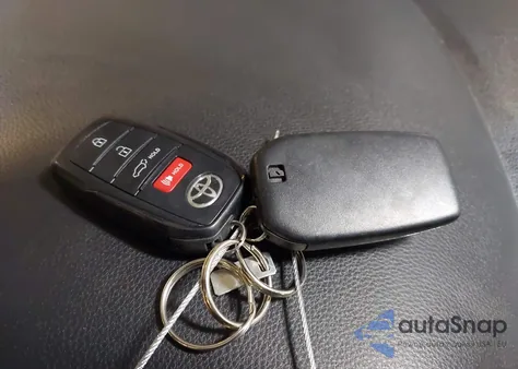 2024 Toyota Corolla Cross Xle from USA, damaged, VIN 7MUDAABG9RV103142